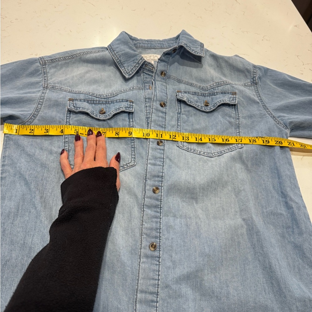 sofia by sofia vergara Light Blue Denim Top - Picture 4 of 5